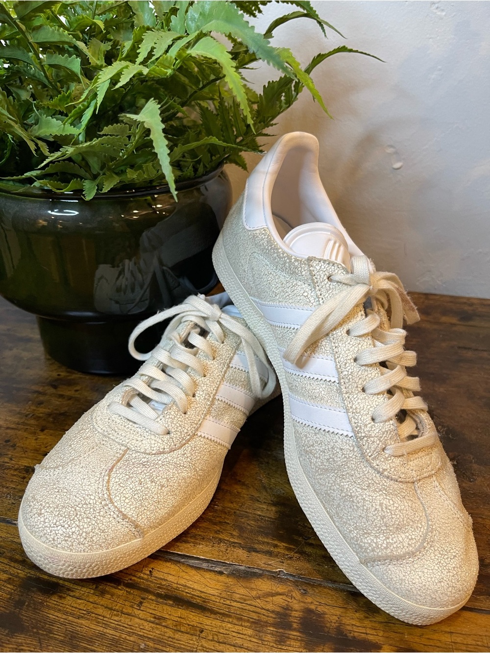 👍🏻RARE adidas Gazelle Crackle Leather Off-White Textured Sneakers